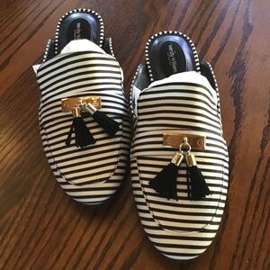 Black and white stripe flat